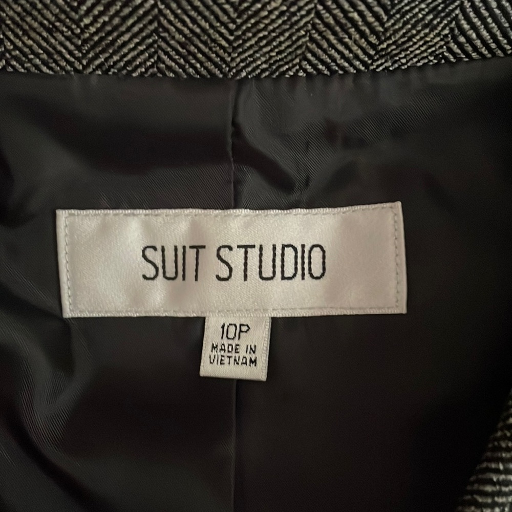 Perfect Business Suit Studio two piece grey/black Petite suit.